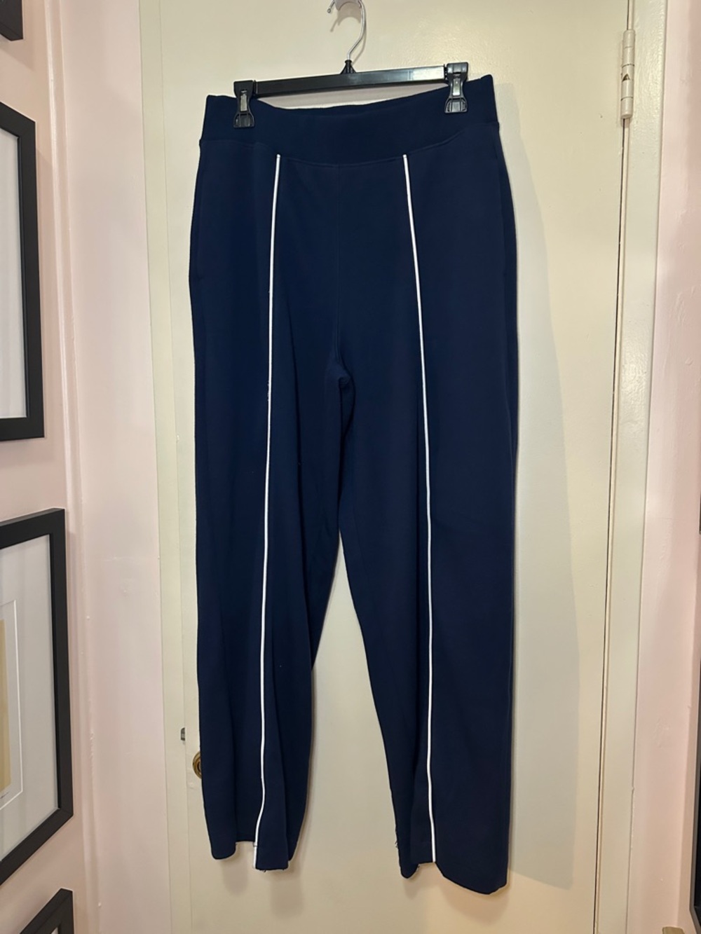 Spanx AirEssentials Pique Navy Pants with White Piping. Women’s Medium.